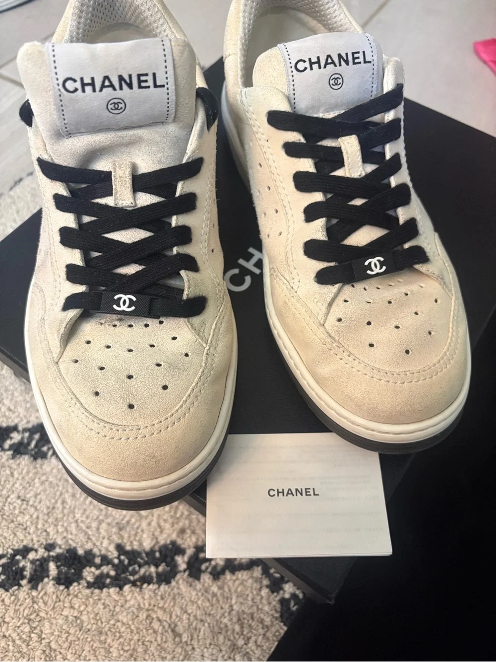 Authentic Channel 22A Low top sneakers Beige Suede